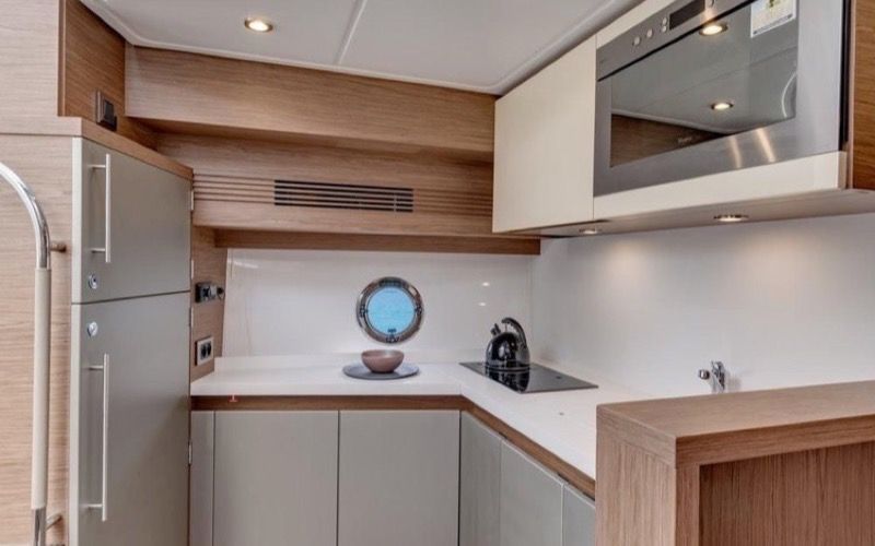 46-ft-beneteau-gt-power-yacht-12.jpg