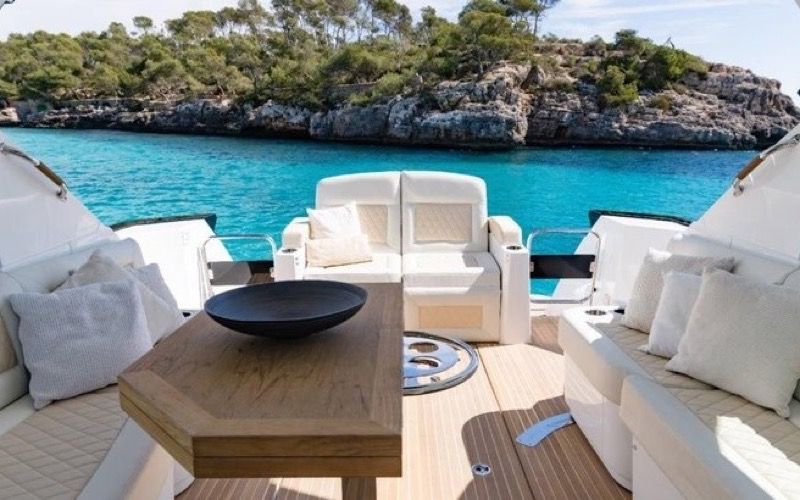 46-ft-beneteau-gt-power-yacht-07.jpg